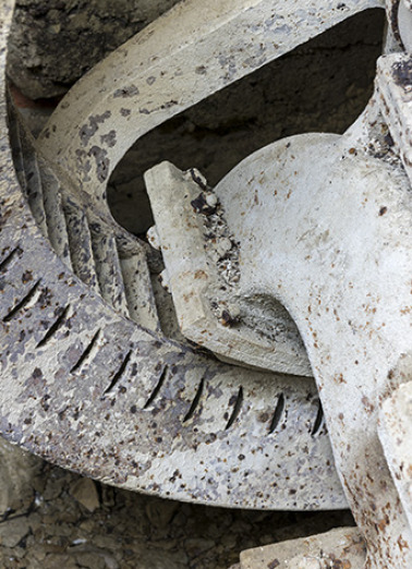 Usine : arrivée d'eau sur les aubes de la turbine. © Région Bourgogne-Franche-Comté, Inventaire du patrimoine