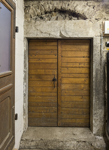 Porte de la cave (dans la chaufferie au nord). © Région Bourgogne-Franche-Comté, Inventaire du patrimoine
