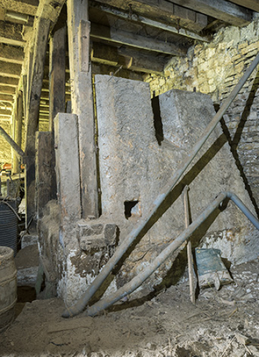 Scierie : socle en maçonnerie d'un châssis de scie. © Région Bourgogne-Franche-Comté, Inventaire du patrimoine