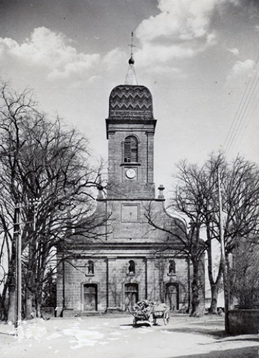L'église, façade principale, carte postale. © Commune de Gevigney-et-Mercey L'église, façade principale, carte postale. © Commune de Gevigney-et-Mercey