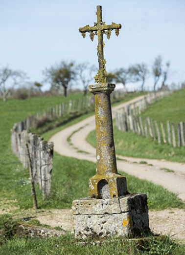 Croix saint Thiébaud (rue de Raincourt) © Région Bourgogne-Franche-Comté, Inventaire du patrimoine Croix saint Thiébaud (rue de Raincourt) © Région Bourgogne-Franche-Comté, Inventaire du patrimoine