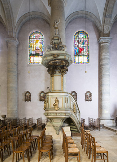 La chaire surmontée de son abat-voix. © Région Bourgogne-Franche-Comté, Inventaire du patrimoine La chaire surmontée de son abat-voix. © Région Bourgogne-Franche-Comté, Inventaire du patrimoine
