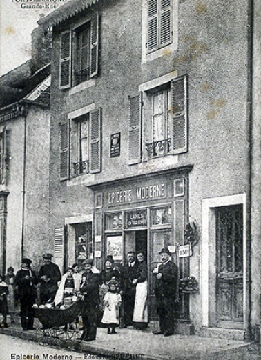 Epicerie dans la Grande ruen carte postale. © Région Bourgogne-Franche-Comté, Inventaire du patrimoine
