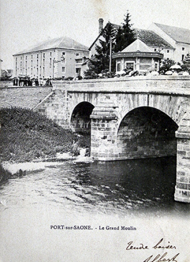 Le pont au niveau de l'île de la Rezelle, carte postale. © Région Bourgogne-Franche-Comté, Inventaire du patrimoine