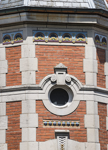 Détail de l'oculus central de la partie supérieure. © Région Bourgogne-Franche-Comté, Inventaire du patrimoine