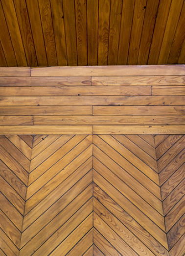 Détail sur le revêtement bois des murs dans les salles de classe. © Région Bourgogne-Franche-Comté, Inventaire du patrimoine