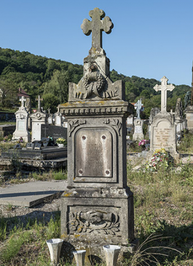 Vue de détail d'une tombe. © Région Bourgogne-Franche-Comté, Inventaire du patrimoine