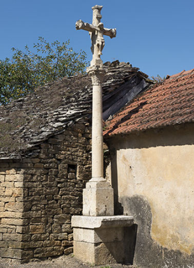Croix située en haut du village. © Région Bourgogne-Franche-Comté, Inventaire du patrimoine