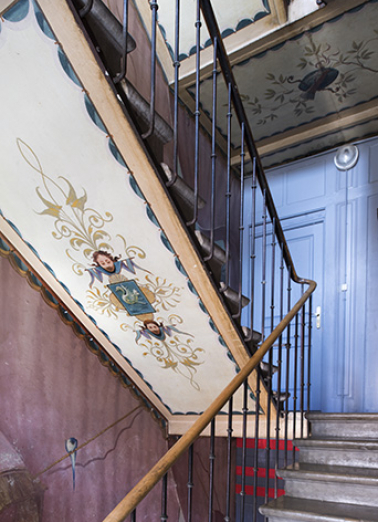Cage d'escalier depuis la 3e volée (à gauche, plafond de la 2e volée). © Région Bourgogne-Franche-Comté, Inventaire du patrimoine