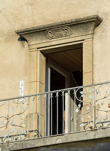 Maison de 1924 : porte avec linteau daté et initiales GF. © Région Bourgogne-Franche-Comté, Inventaire du patrimoine