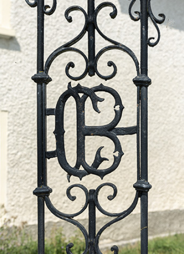 Grille : initiales CB pour Berthe Cuenin (née Chatelain). © Région Bourgogne-Franche-Comté, Inventaire du patrimoine