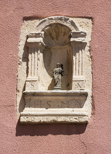 Niche sculptée datée de 1682. © Région Bourgogne-Franche-Comté, Inventaire du patrimoine Niche sculptée datée de 1682. © Région Bourgogne-Franche-Comté, Inventaire du patrimoine