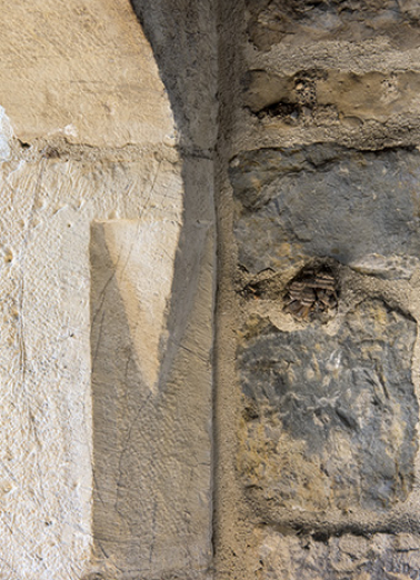Détail sculpté des piédroits de la cheminée. © Région Bourgogne-Franche-Comté, Inventaire du patrimoine Détail sculpté des piédroits de la cheminée. © Région Bourgogne-Franche-Comté, Inventaire du patrimoine
