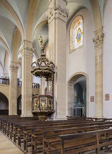 Chaire, vue depuis l'est. © Région Bourgogne-Franche-Comté, Inventaire du patrimoine Chaire, vue depuis l'est. © Région Bourgogne-Franche-Comté, Inventaire du patrimoine