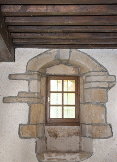 Détail d'une fenêtre, ancienne cure. © Région Bourgogne-Franche-Comté, Inventaire du patrimoine Détail d'une fenêtre, ancienne cure. © Région Bourgogne-Franche-Comté, Inventaire du patrimoine