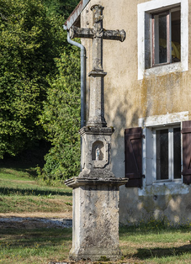 Croix monumentale de Saint-Albin. © Région Bourgogne-Franche-Comté, Inventaire du patrimoine Croix monumentale de Saint-Albin. © Région Bourgogne-Franche-Comté, Inventaire du patrimoine