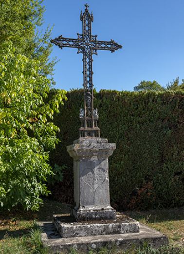 croix monumentale © Région Bourgogne-Franche-Comté, Inventaire du patrimoine croix monumentale © Région Bourgogne-Franche-Comté, Inventaire du patrimoine
