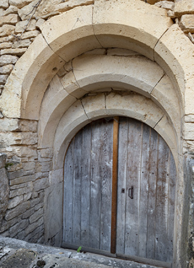 Porte de cave de l'aile ouest donnant sur la cour. © Région Bourgogne-Franche-Comté, Inventaire du patrimoine Porte de cave de l'aile ouest donnant sur la cour. © Région Bourgogne-Franche-Comté, Inventaire du patrimoine