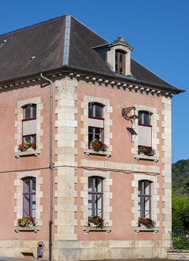 Extrémité de l’aile nord-ouest (ancienne école des filles). © Région Bourgogne-Franche-Comté, Inventaire du patrimoine Extrémité de l’aile nord-ouest (ancienne école des filles). © Région Bourgogne-Franche-Comté, Inventaire du patrimoine