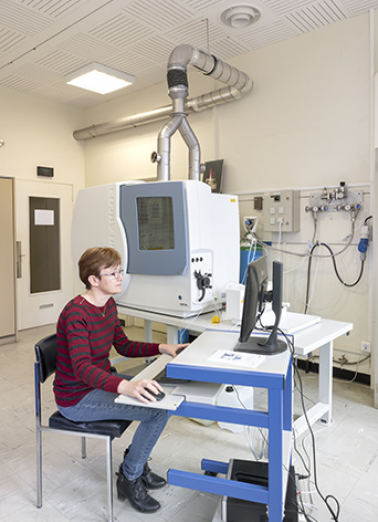 1er étage de soubassement : laboratoire des métaux précieux (spectroscopie). © Région Bourgogne-Franche-Comté, Inventaire du patrimoine