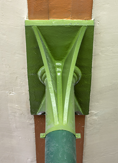 Atelier de fabrication (ancienne pointerie) : chapiteau d'un poteau en fonte. © Région Bourgogne-Franche-Comté, Inventaire du patrimoine