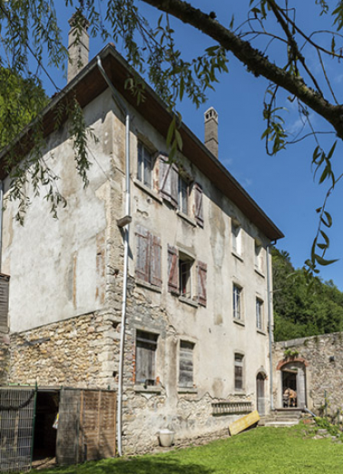 Logement : élévations postérieure et latérale droite. © Région Bourgogne-Franche-Comté, Inventaire du patrimoine Logement : élévations postérieure et latérale droite. © Région Bourgogne-Franche-Comté, Inventaire du patrimoine