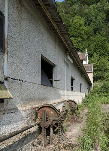Entrepôt industriel, façade postérieure : prise d'eau, vue en enfilade. © Région Bourgogne-Franche-Comté, Inventaire du patrimoine