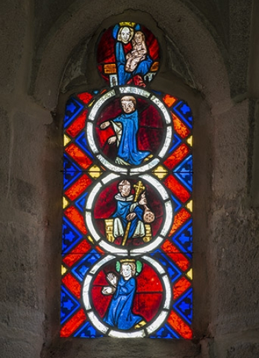 De bas en haut : saint agenouillé, saint évêque assis, moine agenouillé et Vierge à l'Enfant. © Région Bourgogne-Franche-Comté, Inventaire du patrimoine