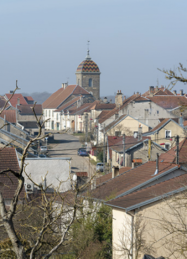 Vue du village depuis l'est. Rue du jardiney.  © Région Bourgogne-Franche-Comté, Inventaire du patrimoine Vue du village depuis l'est. Rue du jardiney.  © Région Bourgogne-Franche-Comté, Inventaire du patrimoine