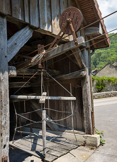 2020. Transporteur automatique par cables : vue de la cage de dépôt des bidons. © Région Bourgogne-Franche-Comté, Inventaire du patrimoine