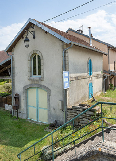 Magasin servant à la maintenance du pont-tournant. © Région Bourgogne-Franche-Comté, Inventaire du patrimoine Magasin servant à la maintenance du pont-tournant. © Région Bourgogne-Franche-Comté, Inventaire du patrimoine
