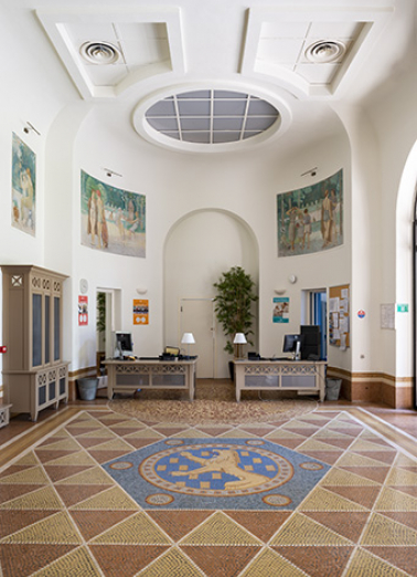 Vue du vestibule en direction de l'est. © Région Bourgogne-Franche-Comté, Inventaire du patrimoine Vue du vestibule en direction de l'est. © Région Bourgogne-Franche-Comté, Inventaire du patrimoine