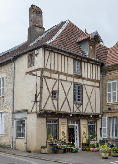 maison à boutique pan de bois © Région Bourgogne-Franche-Comté, Inventaire du patrimoine  maison à boutique pan de bois © Région Bourgogne-Franche-Comté, Inventaire du patrimoine