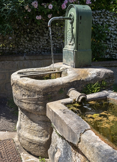 fontaine lavoir borne fontaine © Région Bourgogne-Franche-Comté, Inventaire du patrimoine  fontaine lavoir borne fontaine © Région Bourgogne-Franche-Comté, Inventaire du patrimoine