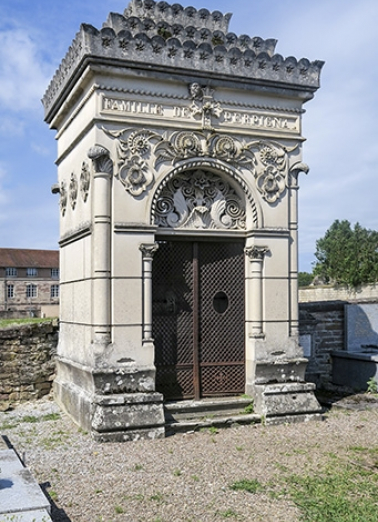 chapelle funéraire © Région Bourgogne-Franche-Comté, Inventaire du patrimoine  chapelle funéraire © Région Bourgogne-Franche-Comté, Inventaire du patrimoine