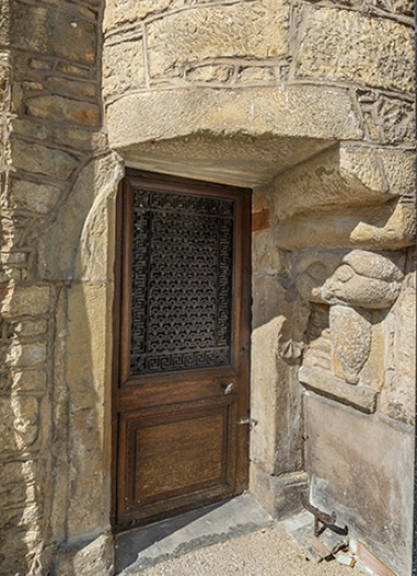  porte tour haut-relief © Région Bourgogne-Franche-Comté, Inventaire du patrimoine