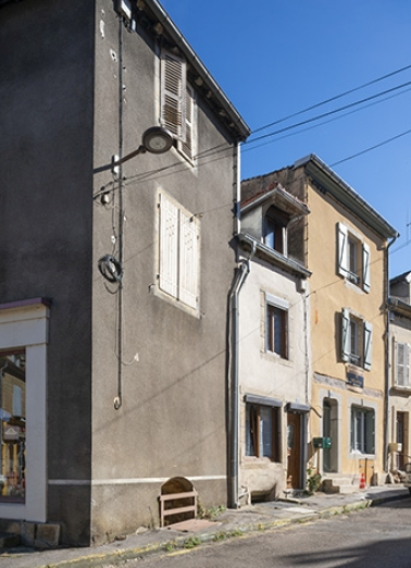  maison ensemble d'édifices derrière façade © Région Bourgogne-Franche-Comté, Inventaire du patrimoine