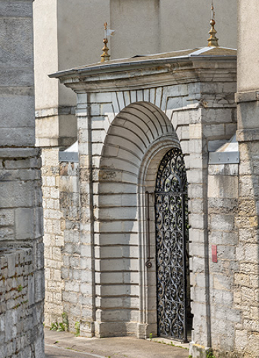 porte monumentale hôtel © Région Bourgogne-Franche-Comté, Inventaire du patrimoine  porte monumentale hôtel © Région Bourgogne-Franche-Comté, Inventaire du patrimoine