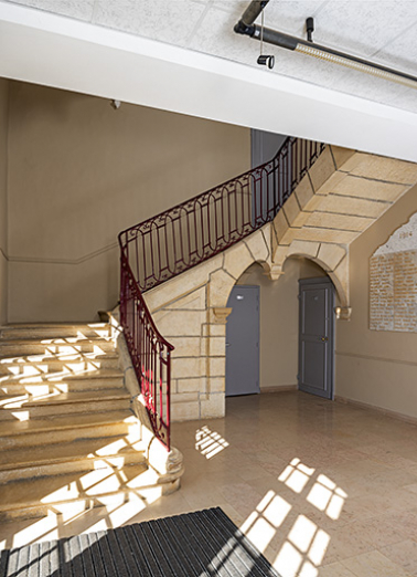 escalier hôtel de ville © Région Bourgogne-Franche-Comté, Inventaire du patrimoine  escalier hôtel de ville © Région Bourgogne-Franche-Comté, Inventaire du patrimoine