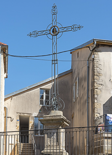 croix monumentale © Région Bourgogne-Franche-Comté, Inventaire du patrimoine  croix monumentale © Région Bourgogne-Franche-Comté, Inventaire du patrimoine