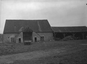 Ferme de la Commanderie, en 1975 : grange. © Région Bourgogne-Franche-Comté, Inventaire du patrimoine