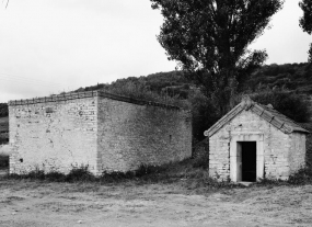 Vue d'ensemble, avec à droite l'édicule de captation. © Région Bourgogne-Franche-Comté, Inventaire du patrimoine