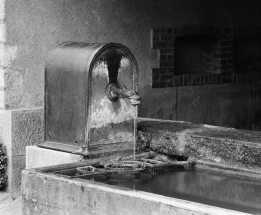 Détail de la borne-fontaine. © Région Bourgogne-Franche-Comté, Inventaire du patrimoine