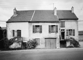 Vue d'ensemble de la maison sise parcelles 366 et 367, section D2 sur le cadastre de 1970. © Région Bourgogne-Franche-Comté, Inventaire du patrimoine