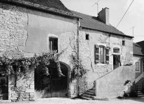 Vue d'ensemble de la maison sise parcelle 107, section AK (cadastre de 1966). © Région Bourgogne-Franche-Comté, Inventaire du patrimoine