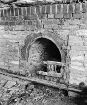 Détail du four : bouche d'enfournement du bois. © Région Bourgogne-Franche-Comté, Inventaire du patrimoine