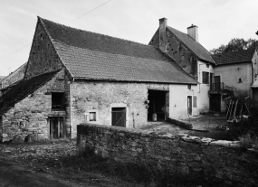 Vue d'ensemble de la ferme sise parcelle 65, section AB du cadastre de 1956. © Région Bourgogne-Franche-Comté, Inventaire du patrimoine