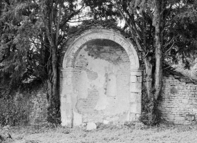 Edicule, au fond du jardin. © Région Bourgogne-Franche-Comté, Inventaire du patrimoine