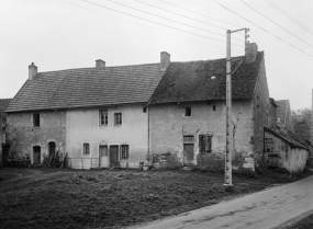 Vue générale de la maison sise parcelles 277 (a) et (b) et 278, section AB du cadastre de 1958. © Région Bourgogne-Franche-Comté, Inventaire du patrimoine