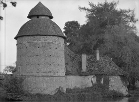 Tour d'angle, vue de l'ouest. © Région Bourgogne-Franche-Comté, Inventaire du patrimoine